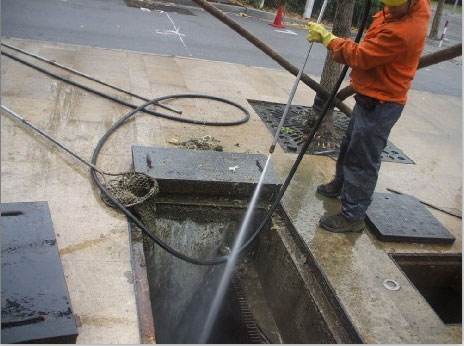 依兰池底污泥如何清理